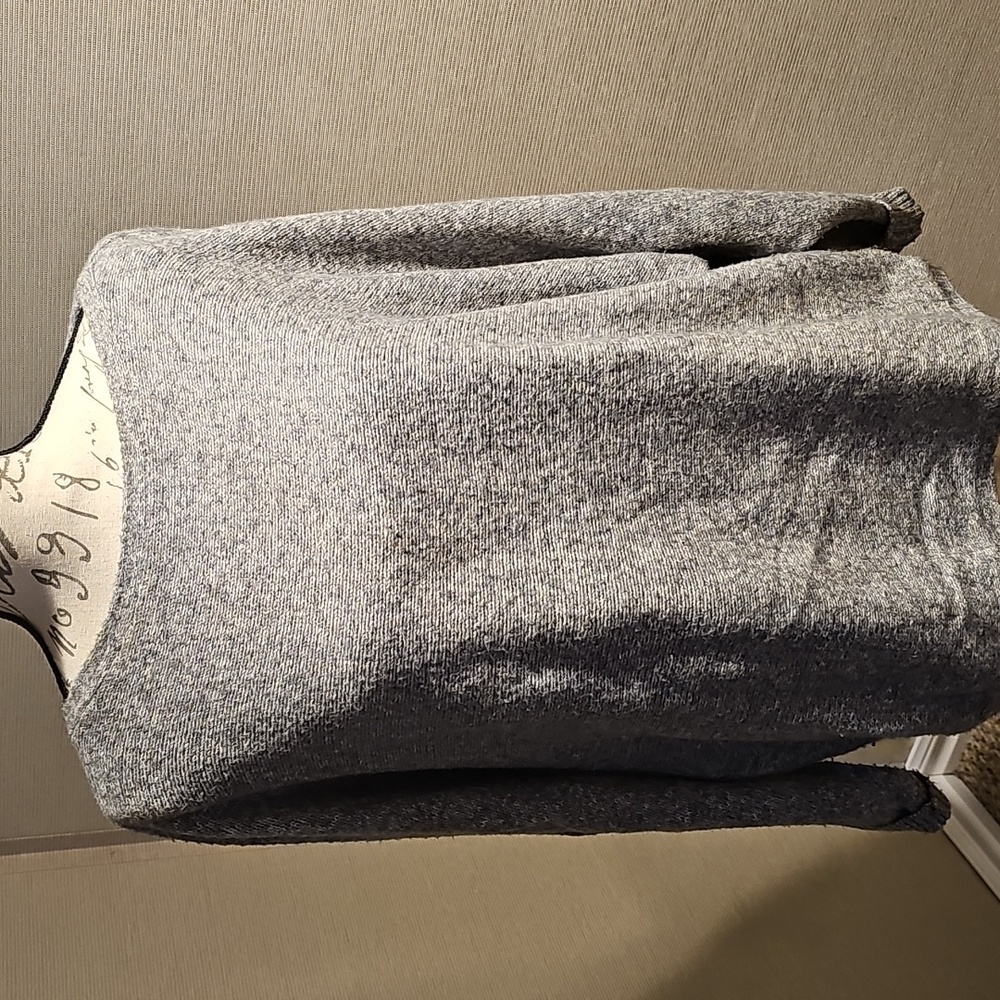 WOMANS LAUREN RALPH LAUREN GRAY SWEATER ...SIZE XL...EXCELLENT CONDITION